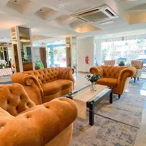 Queenspark Lovita Hotell